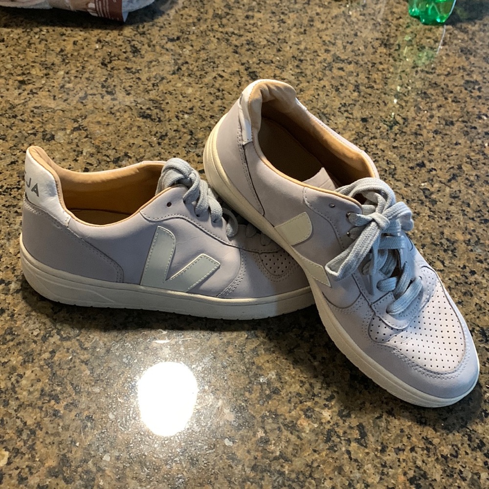 Veja Women's Sneakers in Light Gray and White